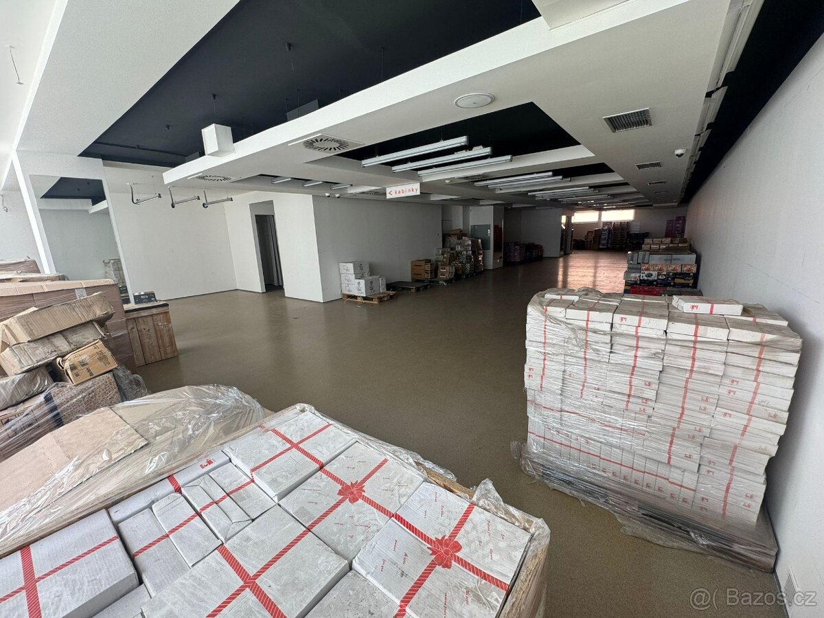 Pronájem obchodních prostor – 829,99 m² - 10