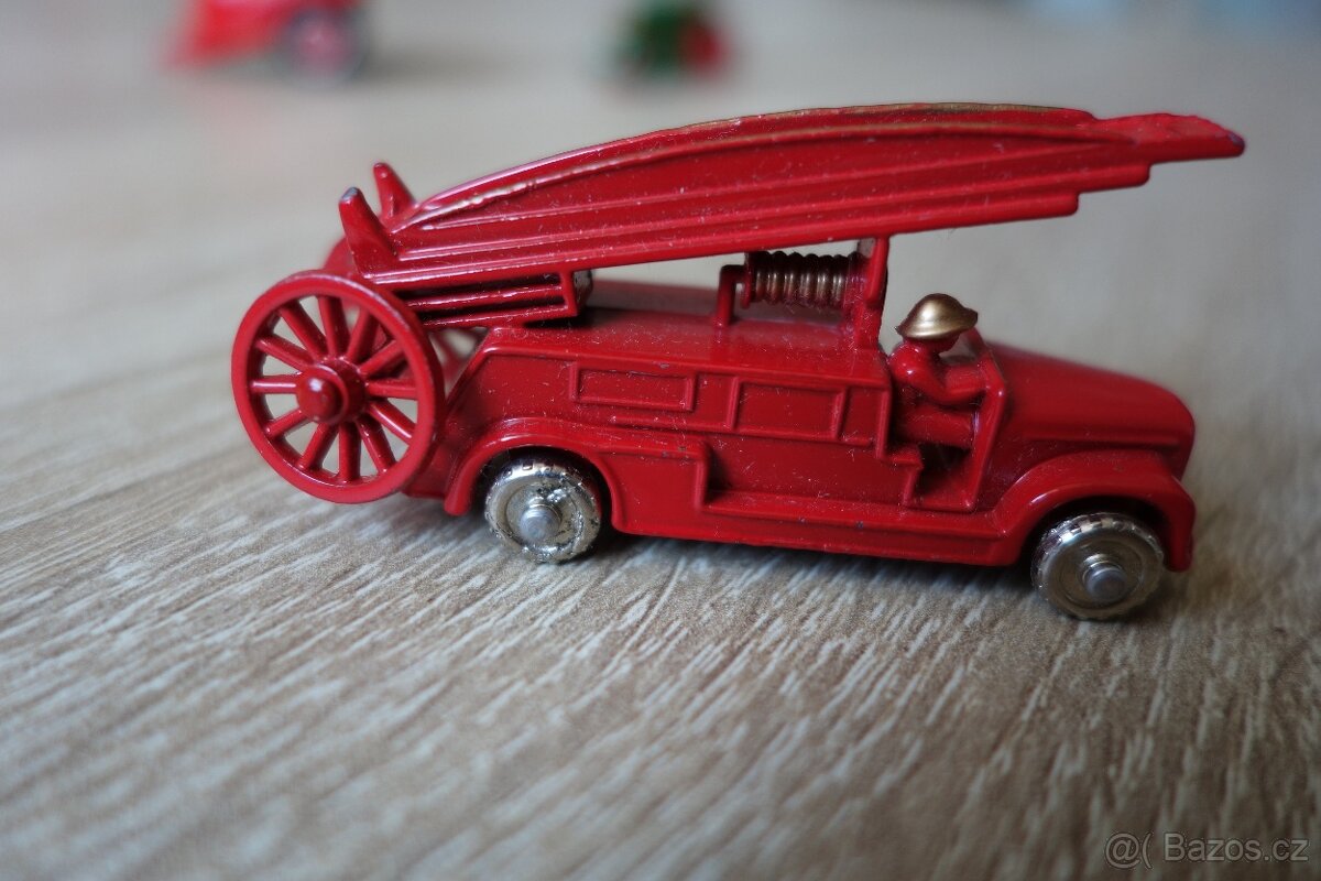 Kovový model hasičů Matchbox No. 9 Dennis Fire Engine - 10