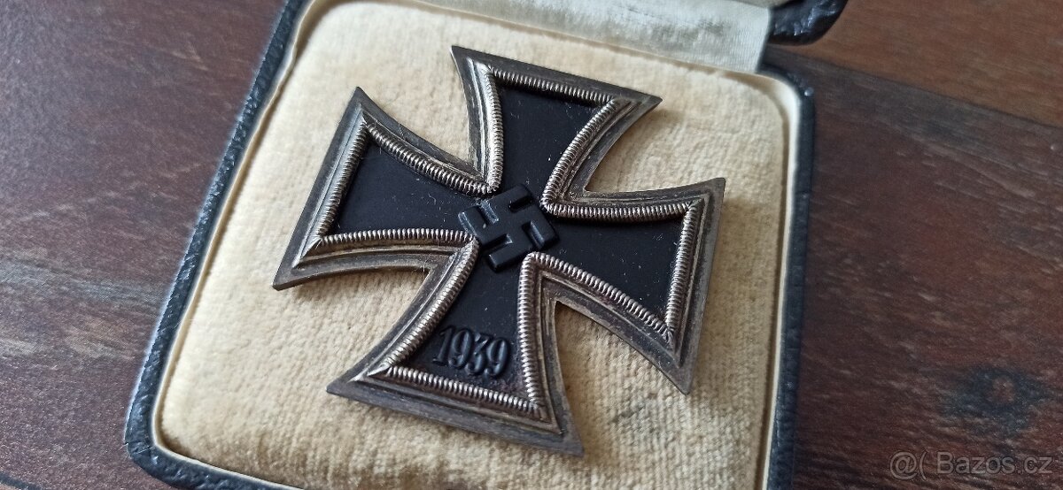 Záslužný kříž, železný kříž v etui. - 10