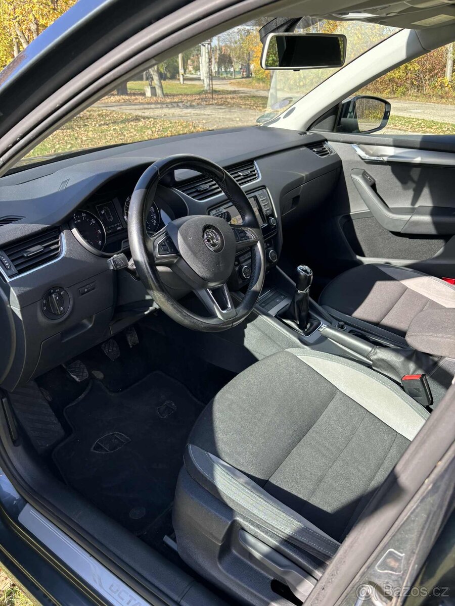 Škoda Octavia Combi 1.4 TSI 150k JOY - 10