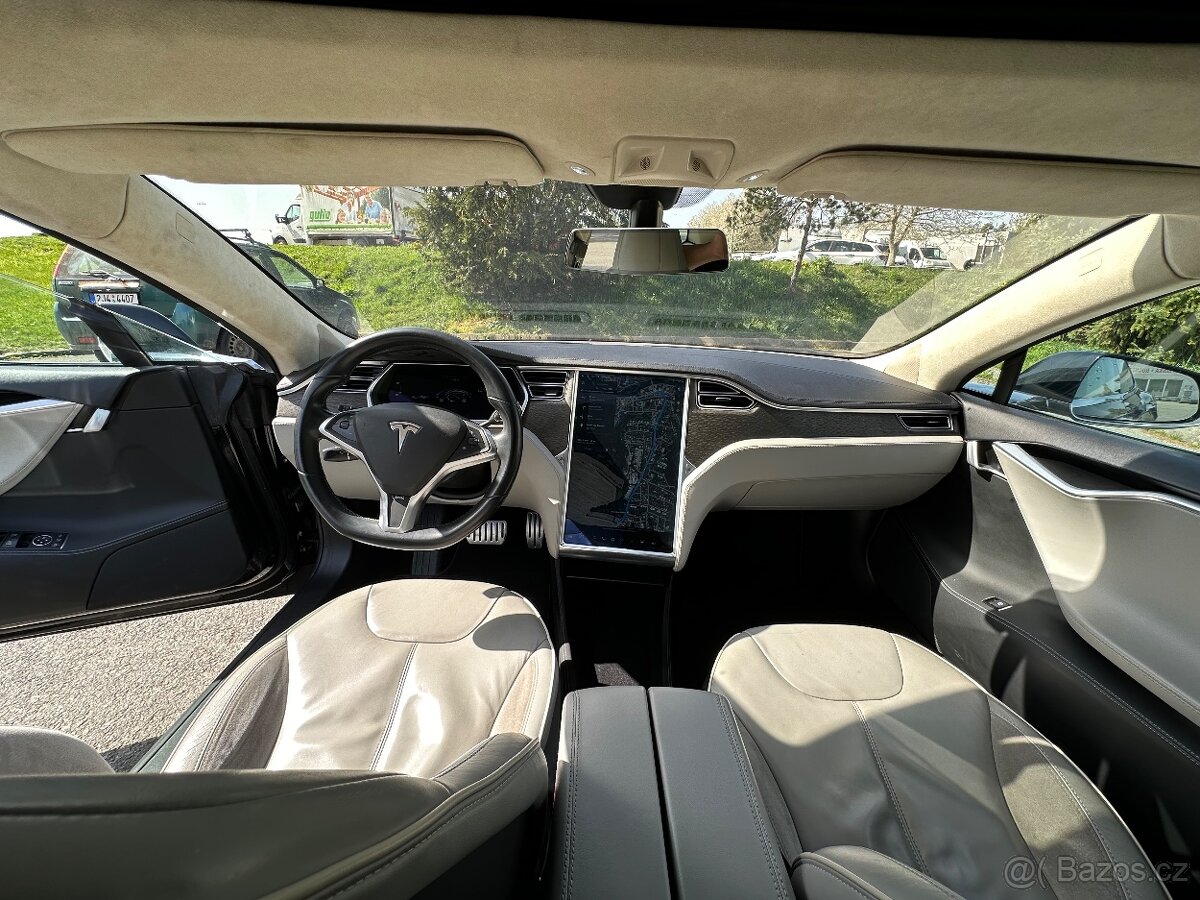 Tesla Model S P85 (2014) nabíjení zdarma - 10