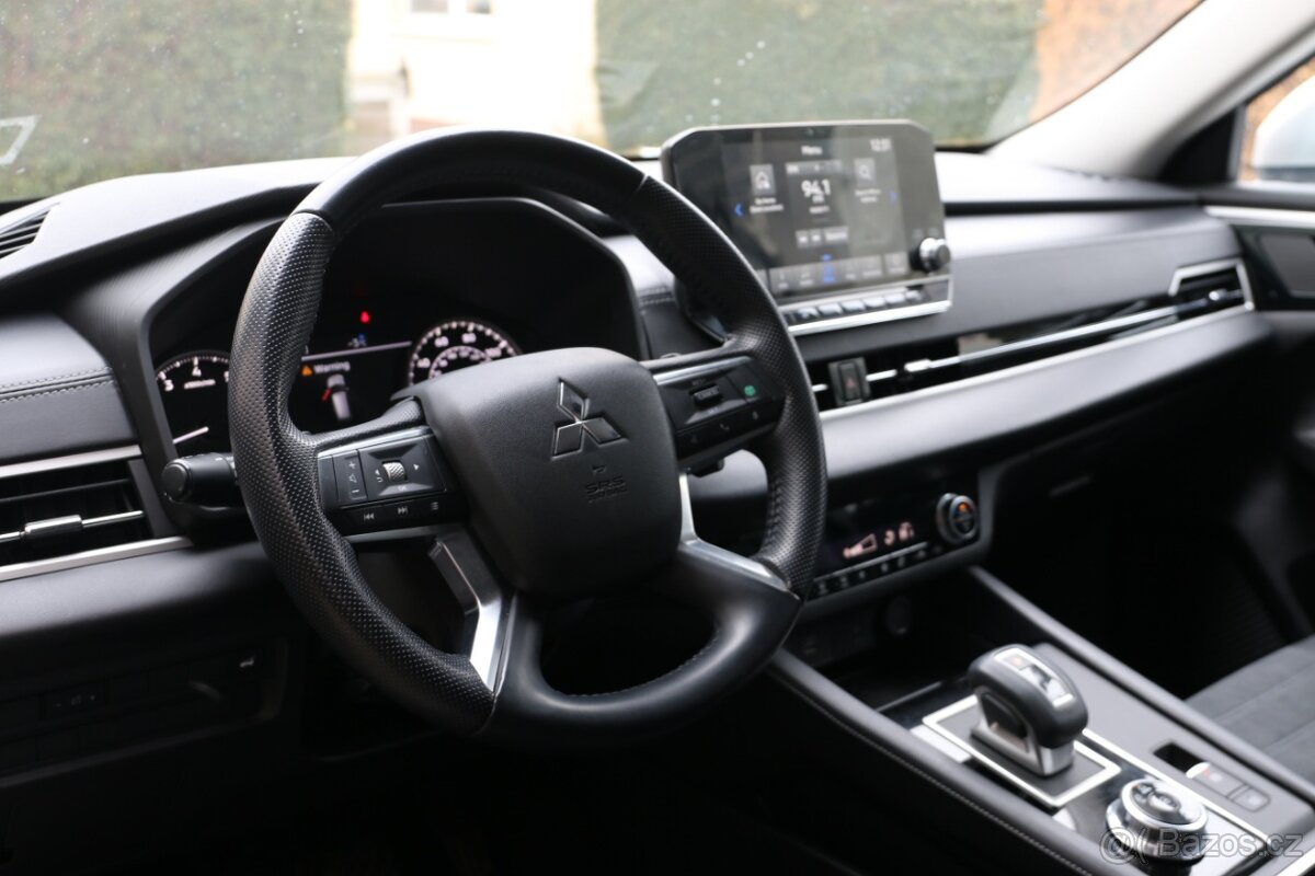 Mitsubishi Outlander 2.4 ,7míst, intense - 10