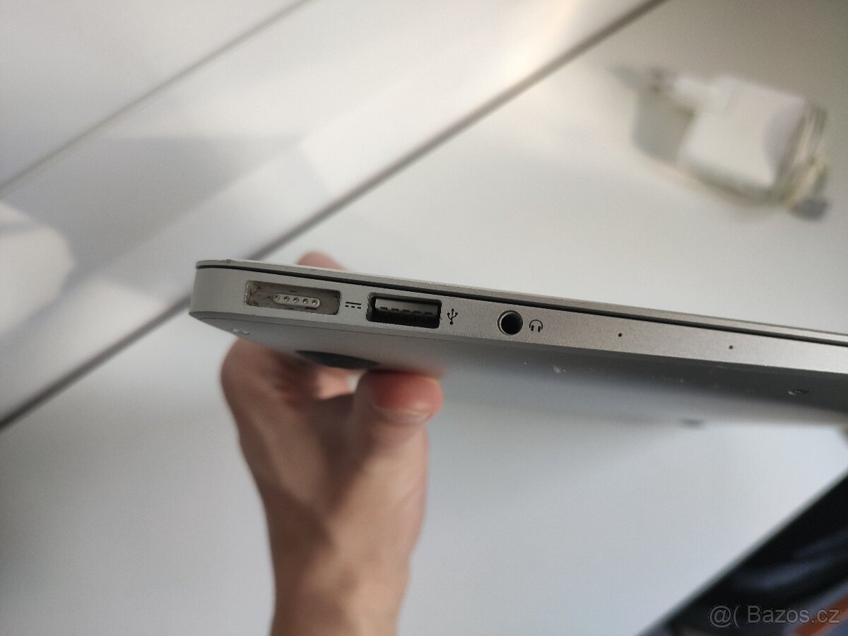 PRODÁNO- MacBook Air 13-inch, 2017-i5,8GB RAM,128GB úložiště - 10