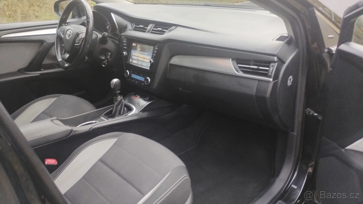 Toyota Avensis 2.0 D4D, kombi, ČR - 10