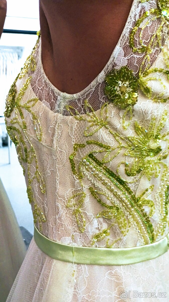 Svatební a plesové šaty Nové - 10