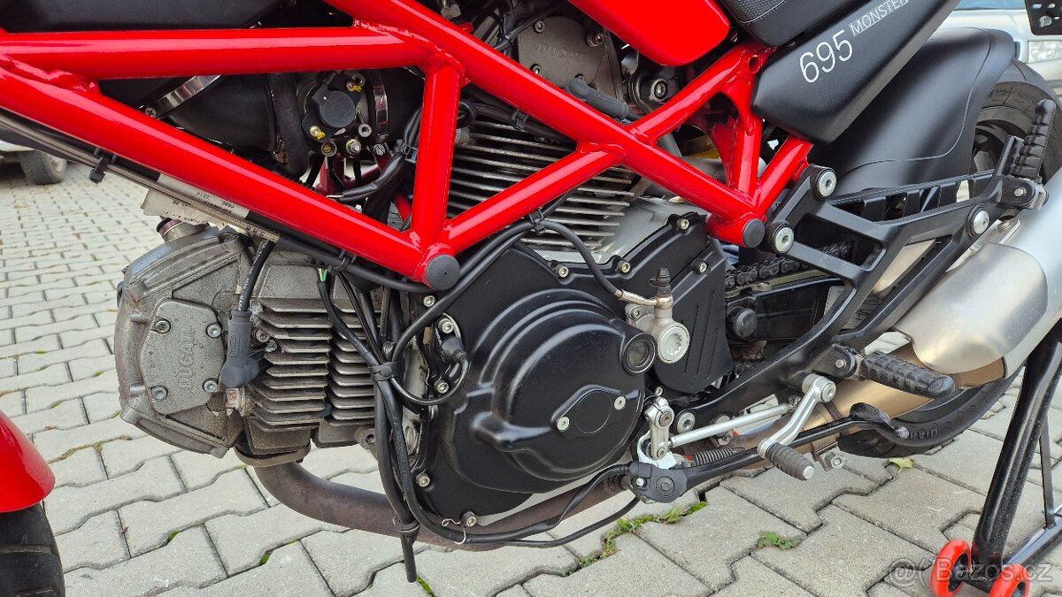 Ducati Monster 695 POUZE 12 600 KM - 10