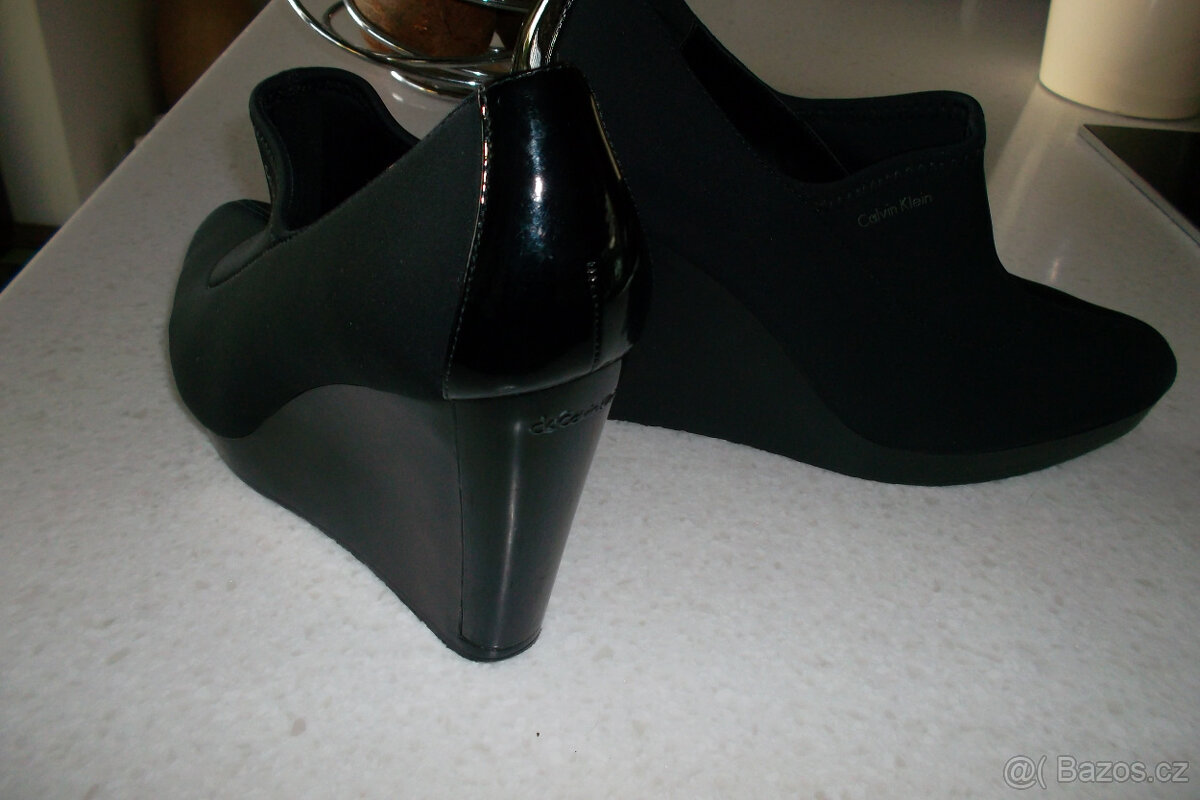 Calvin Klein-Luxusní lodičky/boty na klínku vel. 41 - 10