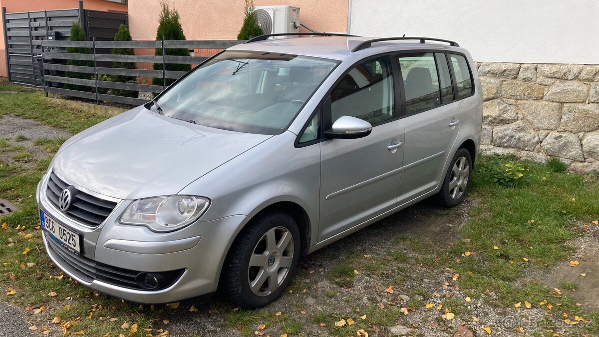 VW Touran, r.v. 2010 naj. 180 tis. 7 míst - 10