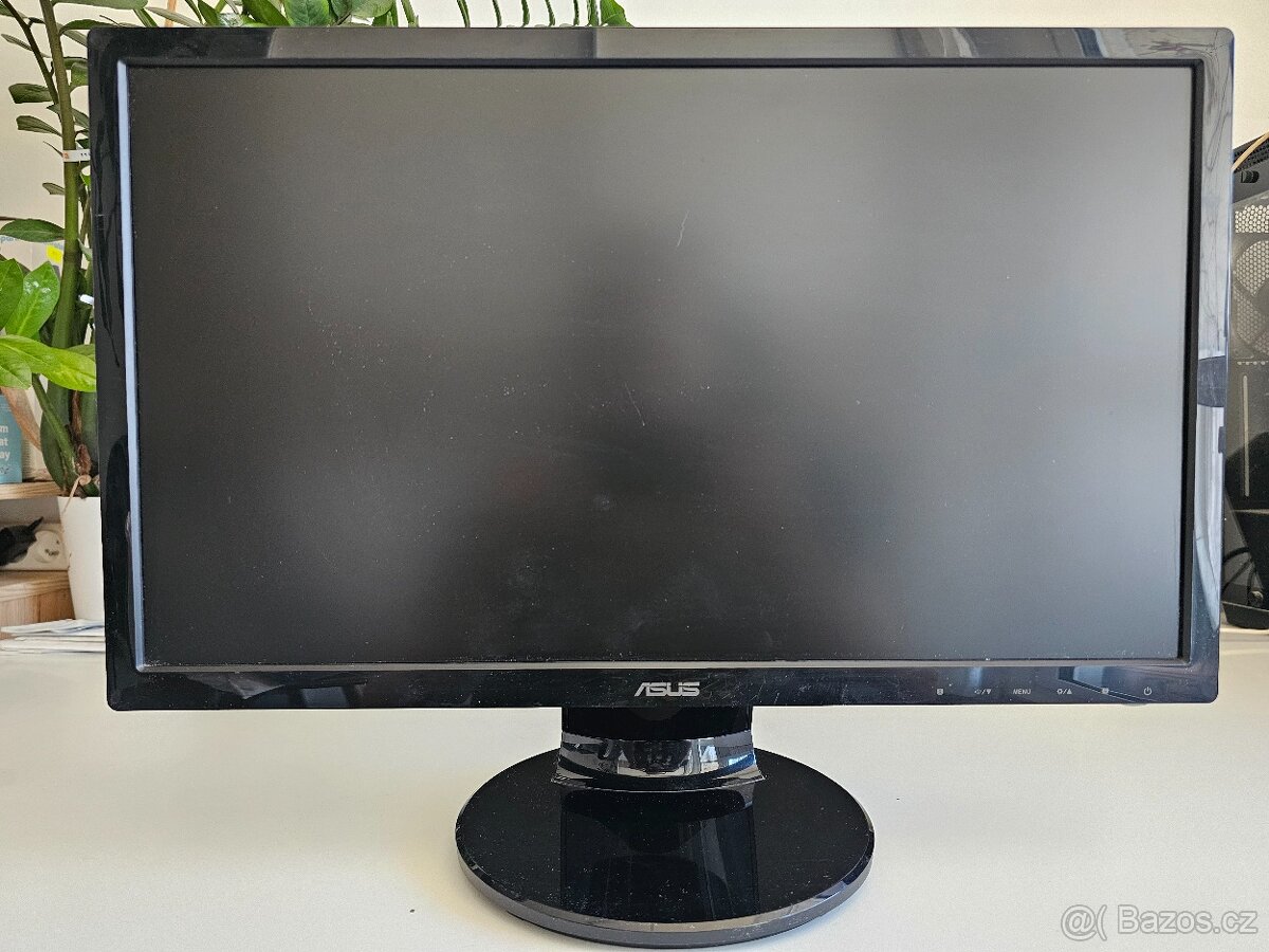 Kancelářský PC s monitorem - AMD, 6GB RAM, SSD - 10