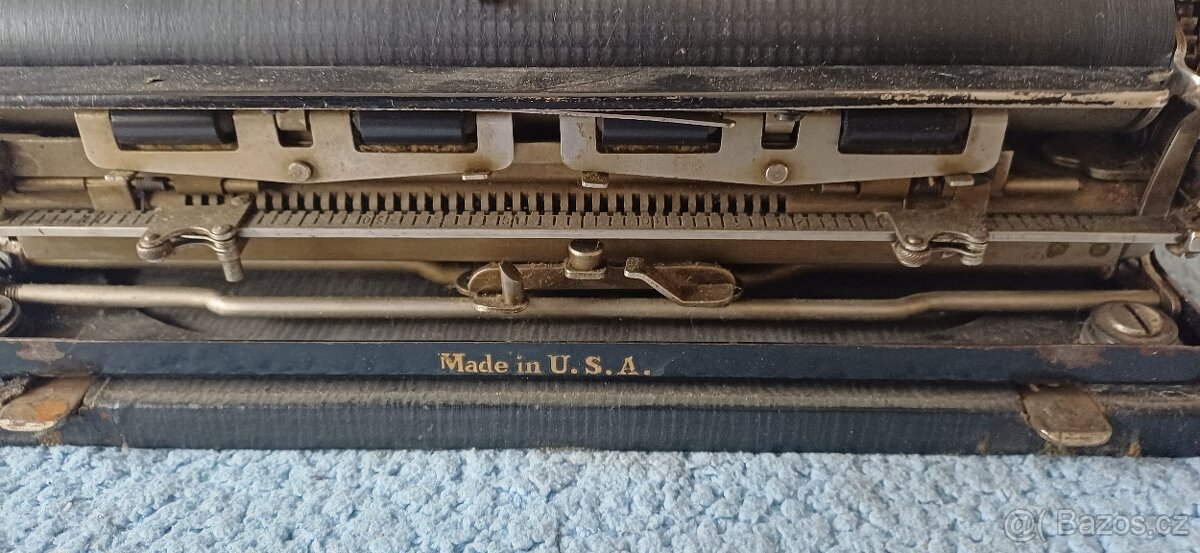 Psací stroj Remington Portable - 10