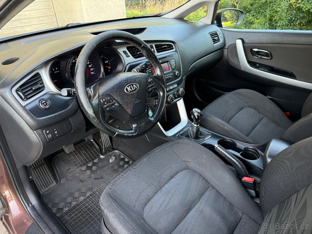 Kia Ceed, 2013, 1.4 CRDi 66kW, klima, tempomat, tažné - 10