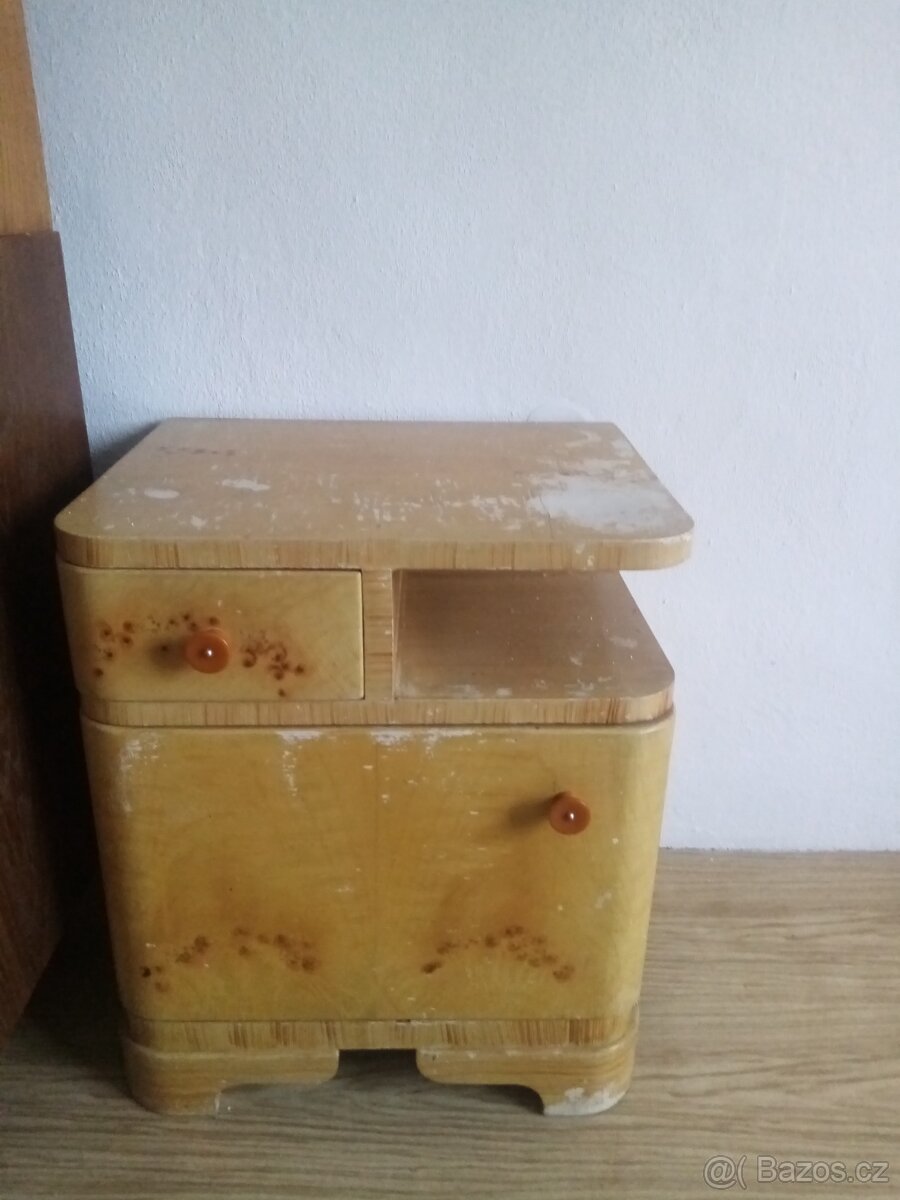 Starožitný nábytek - 10