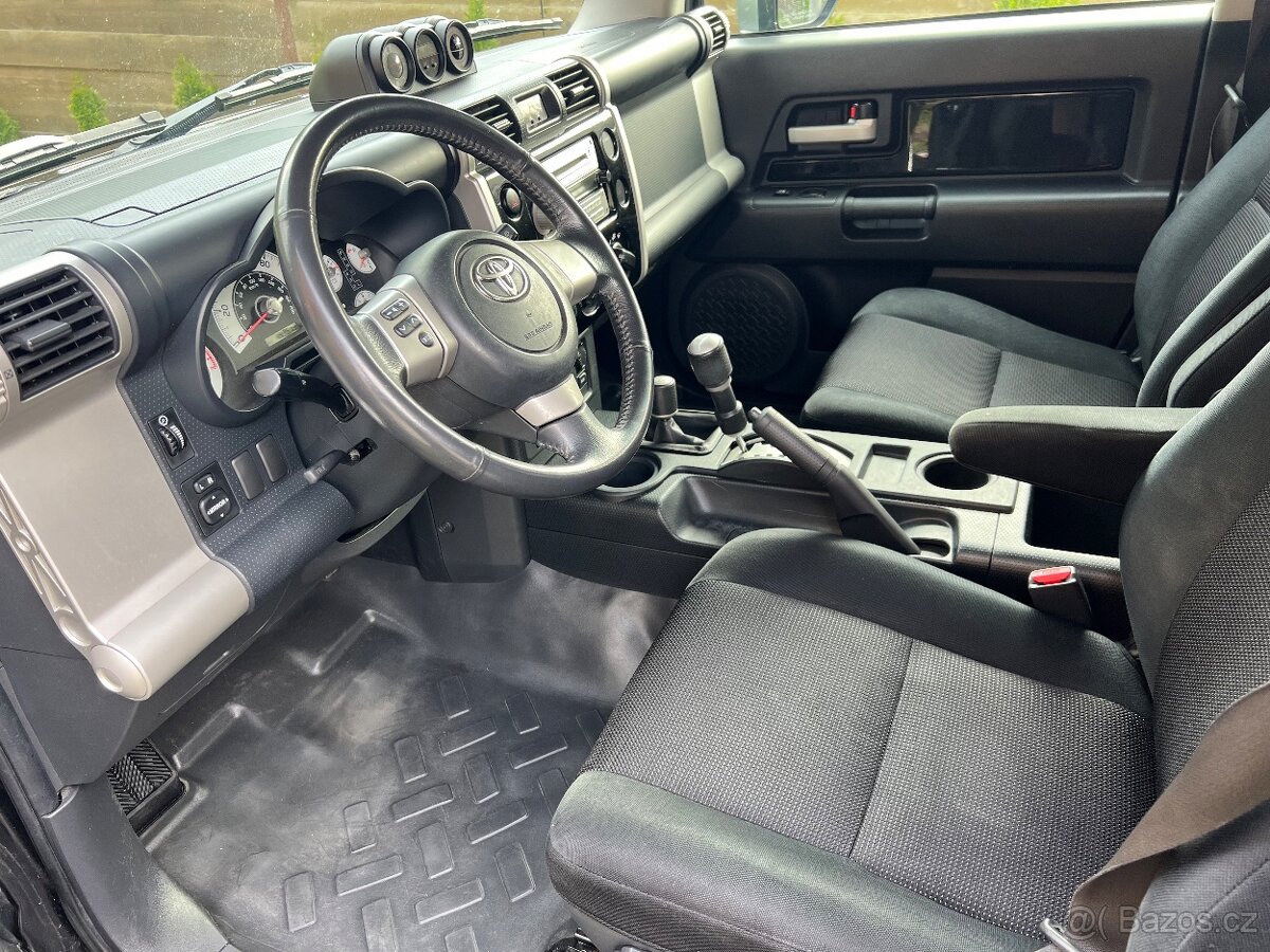 Prodám Toyota Fj Cruiser - 10
