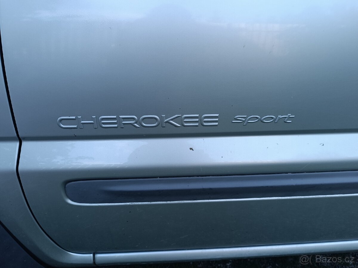 Jeep Cherokee KJ - 10