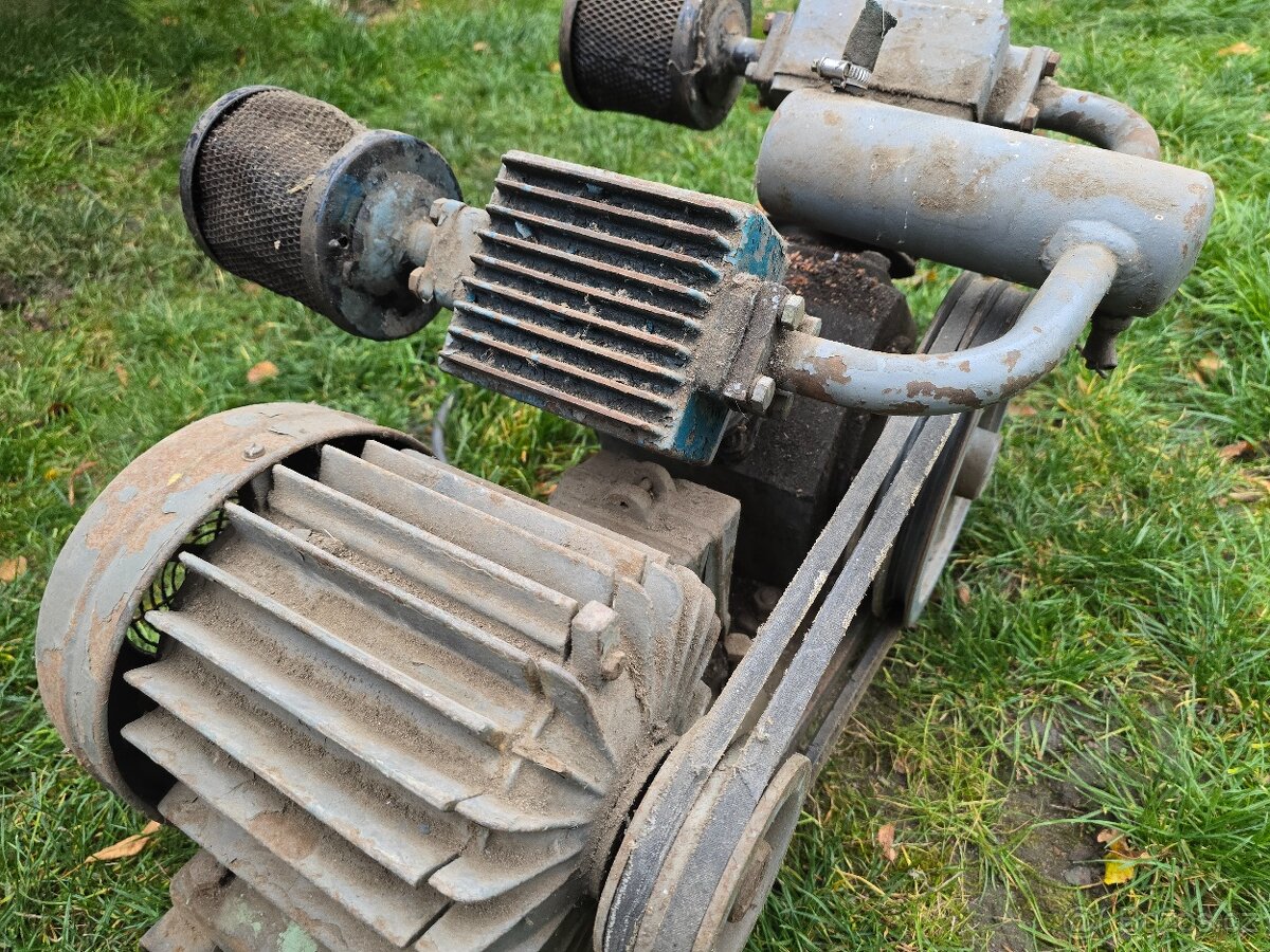 Starý kompresor s elektromorem - 10