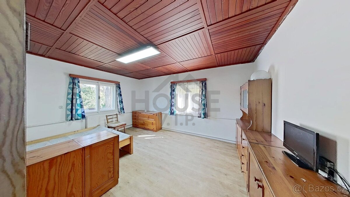 Prodej rodinného domu 4+1 na pozemku 938 m2 s prostornou díl - 10