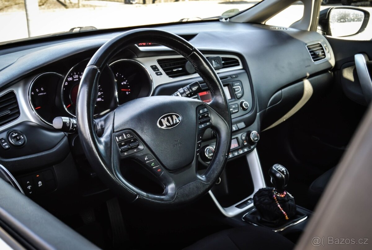 Kia Ceed 1.6 CRDi 81kW 2012 • 6 rýchlostí • Tempomat • - 10