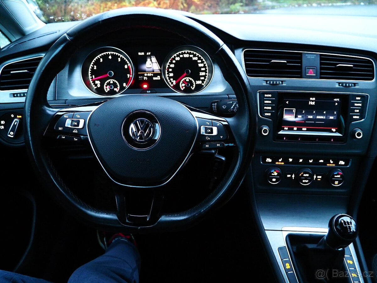 VW Golf 7 1,2 TSI Climatron/PDC/Park Assist/výhřev/temp/NAVI - 10