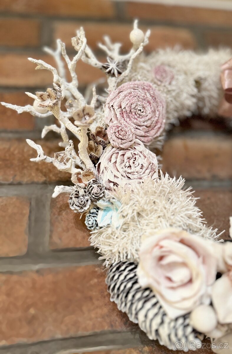 Luxusní Vánoční věnec Zimní Růže v pudrových tónech - 10