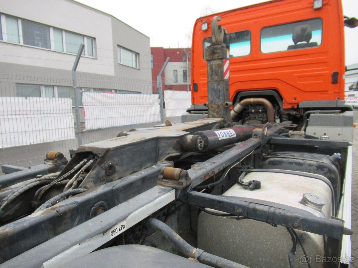 MB Axor 1829 hákový nosič kontejnerů - 10