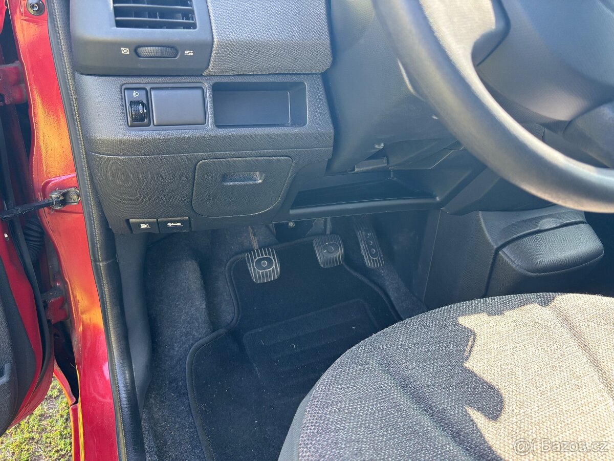 Nissan Micra K12 - 10