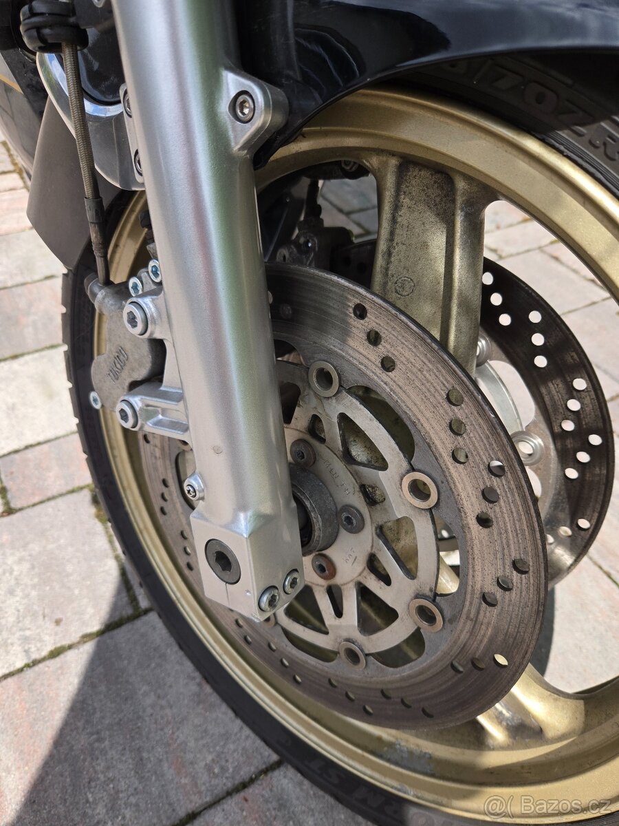 Kawasaki GPZ 900 R - 10