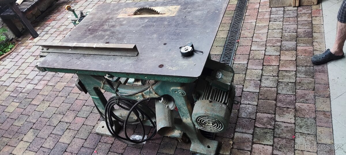 Masivní stolní pila s pravítkem a pojezdem - 10