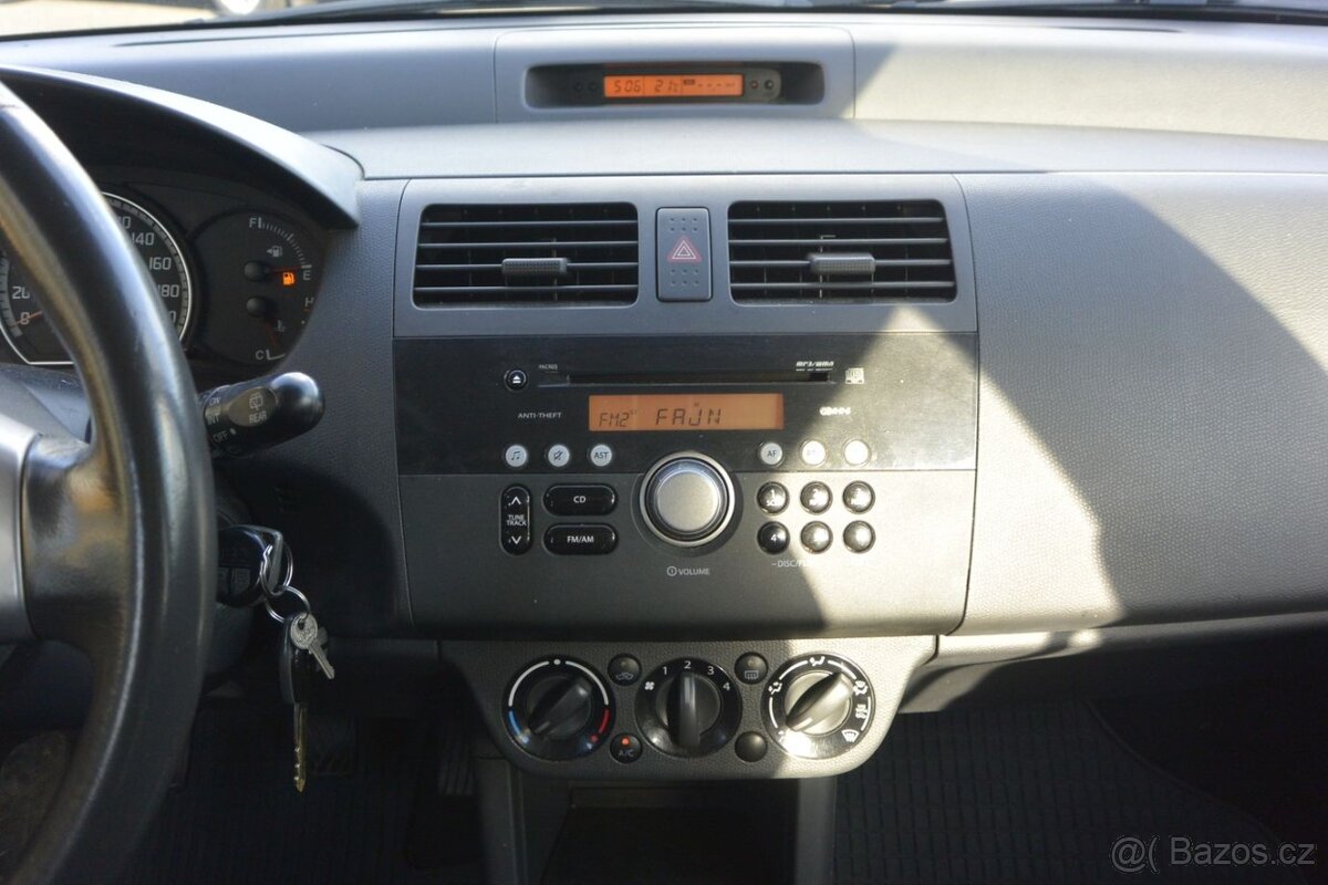 PRODÁM Suzuki Swift 1.3i16v 4x4 - 10