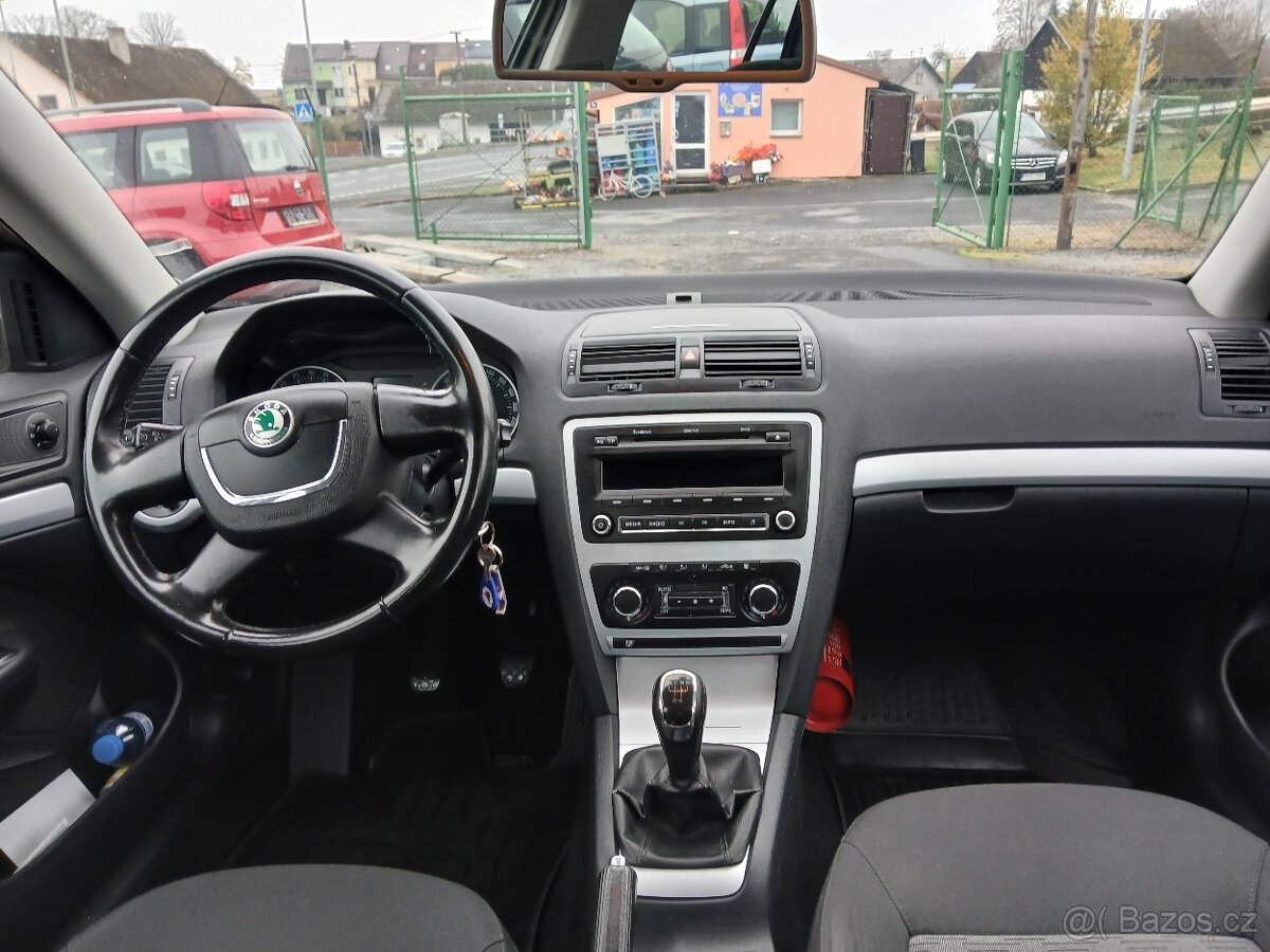 Škoda Octavia II kombi 1.6 TDi AMBIENTE - 10