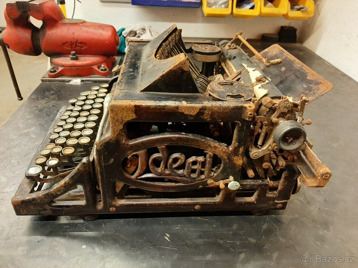 Psací stroj IDEAL - 10