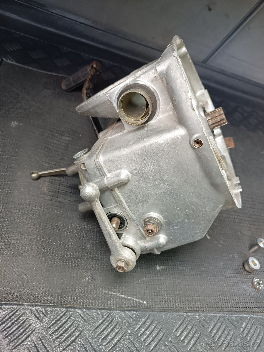 Nové a použité motory převodovky diferenciály Dněpr K750 - 10