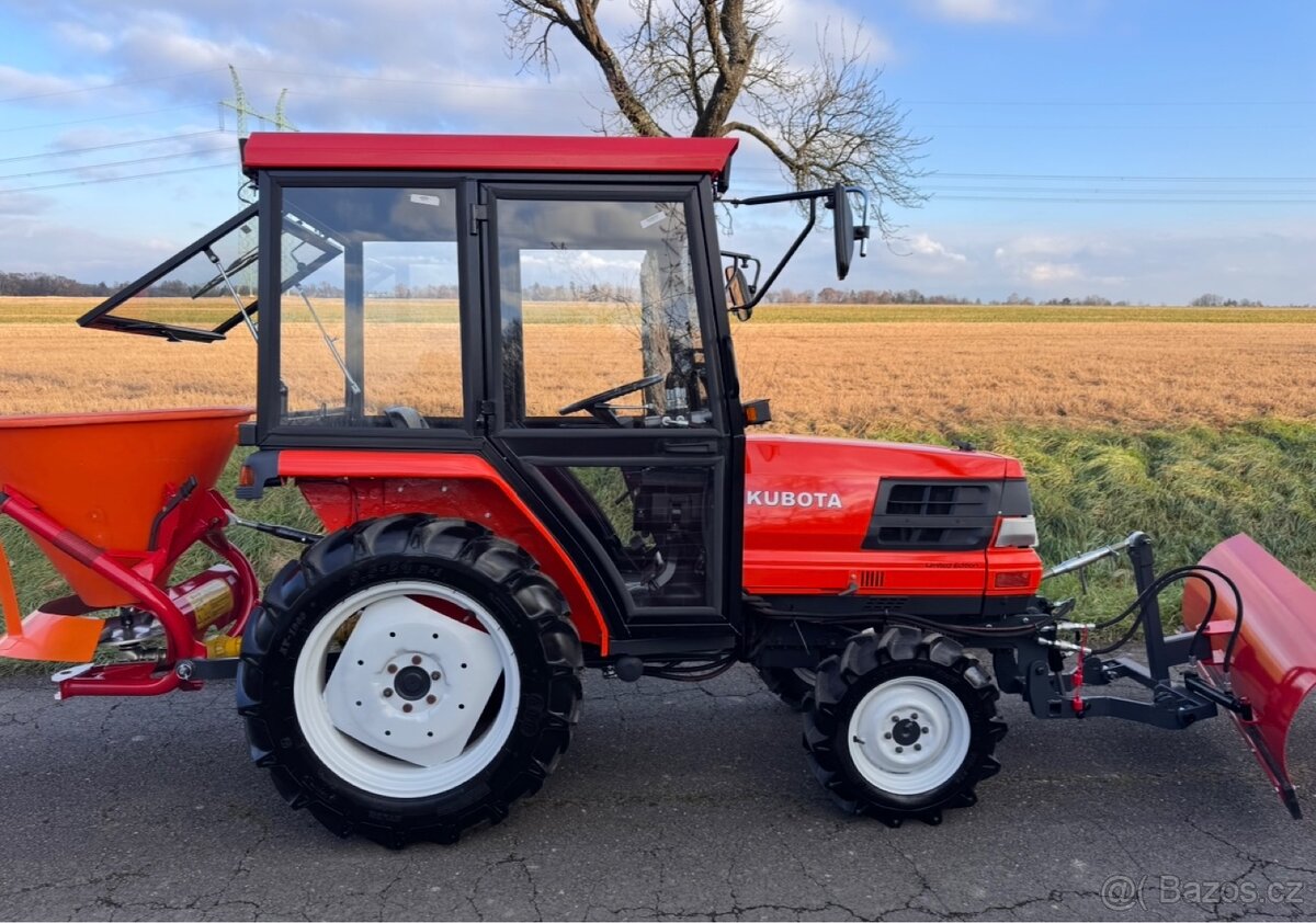 Japonský traktor KUBOTA GL 21 Diesel motor 3 válec, 21HP - 10