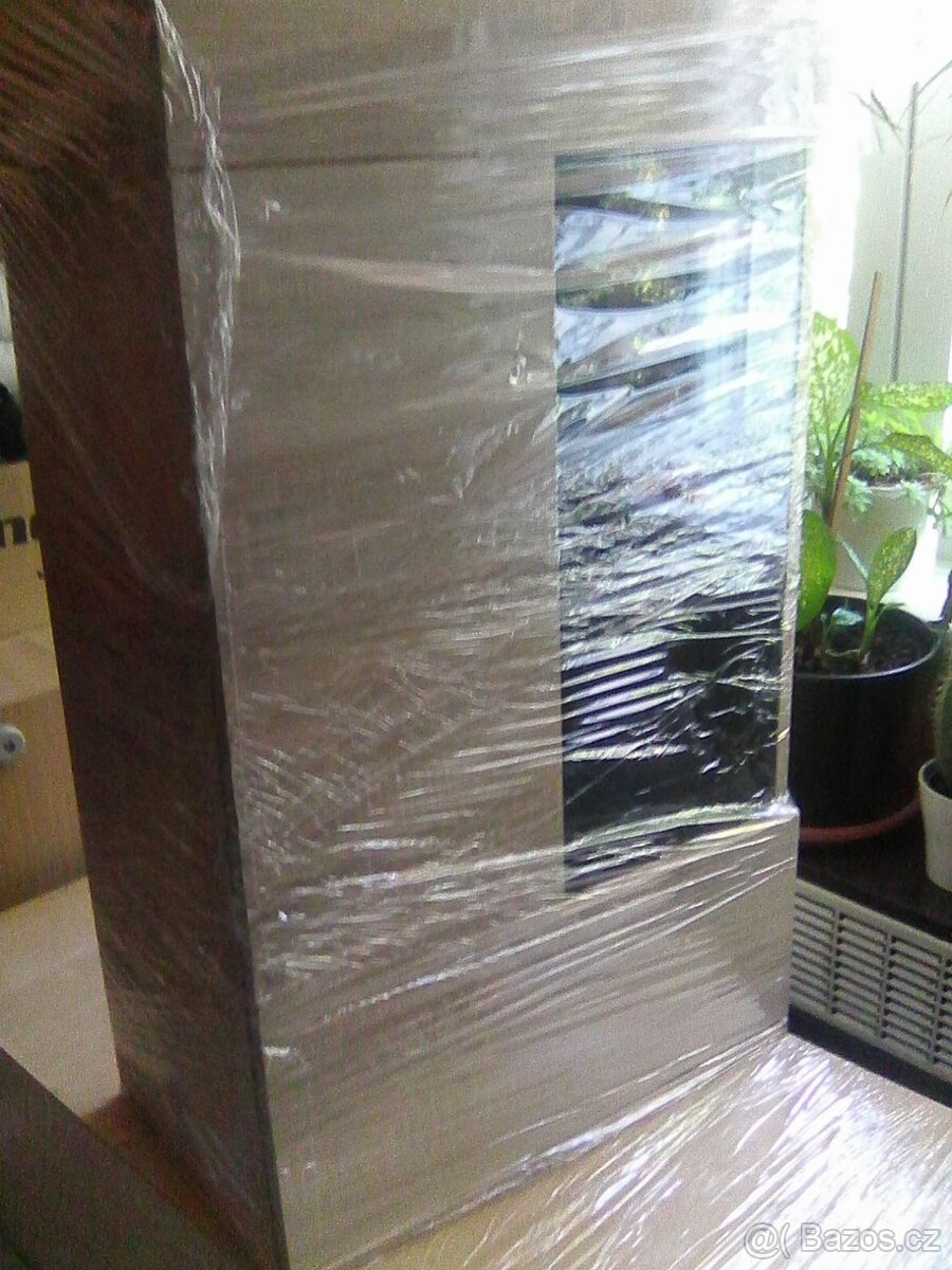 Závěsná obývací stěna s osvětlením jedné závěsné skříňky - 10