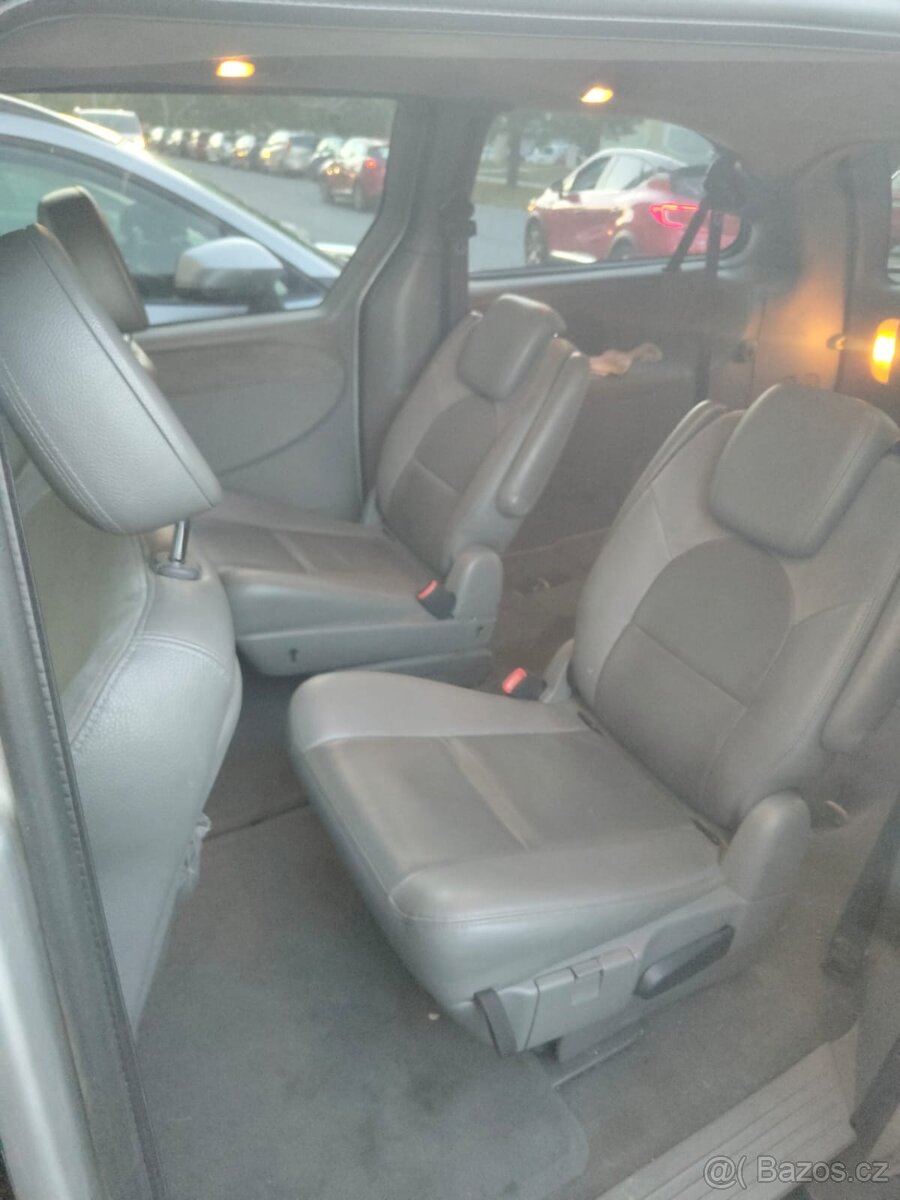 Chrysler Grand Voyager 2,8 CRD automat Stow´N Go, 7míst - 10