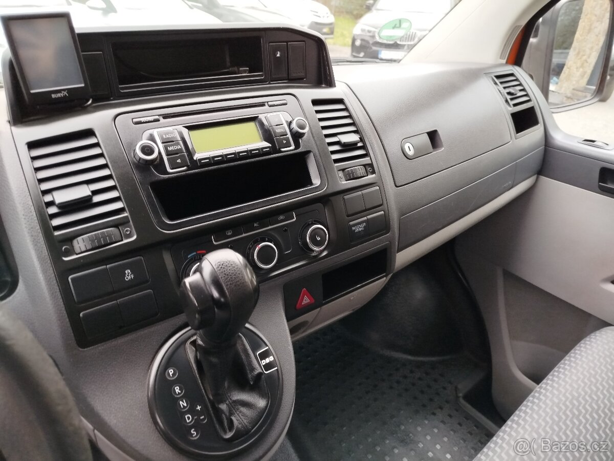 VW T5 TRANSPORTER Valník 2,0 TDi 103kW, DSG, r.v. 11/2010 - 10