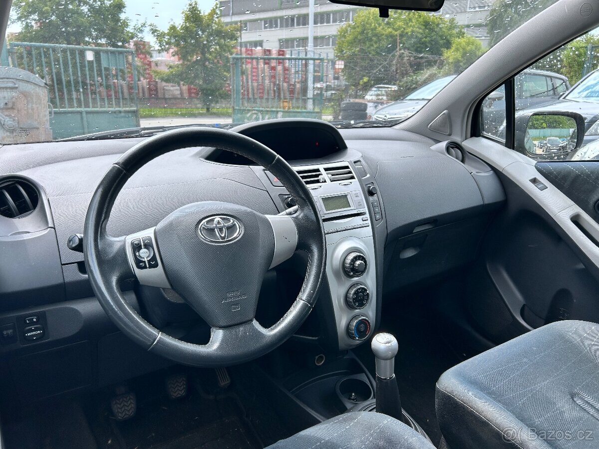 Toyota Yaris - 10