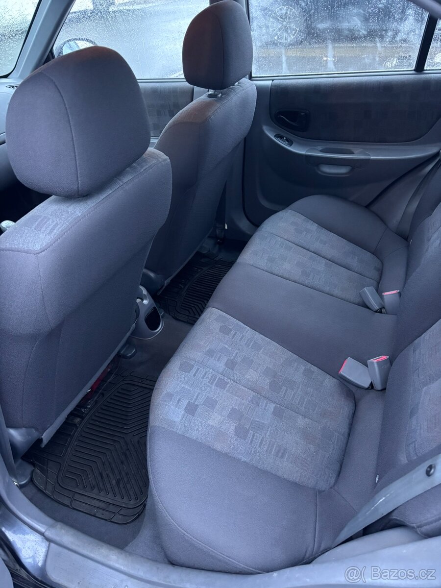 2006 Hyundai Accent - 10