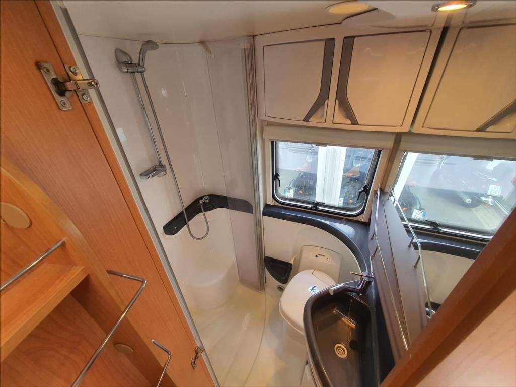 Knaus 2,3 obytný automobil (2010) - 10