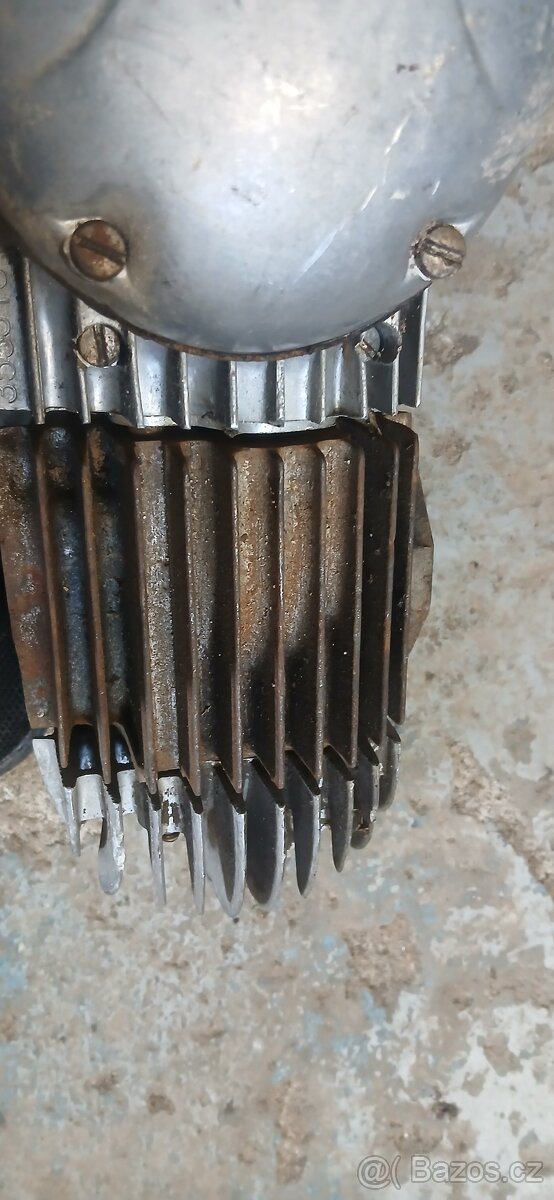 Jawa 550 / 555 pařez pionyr - 10