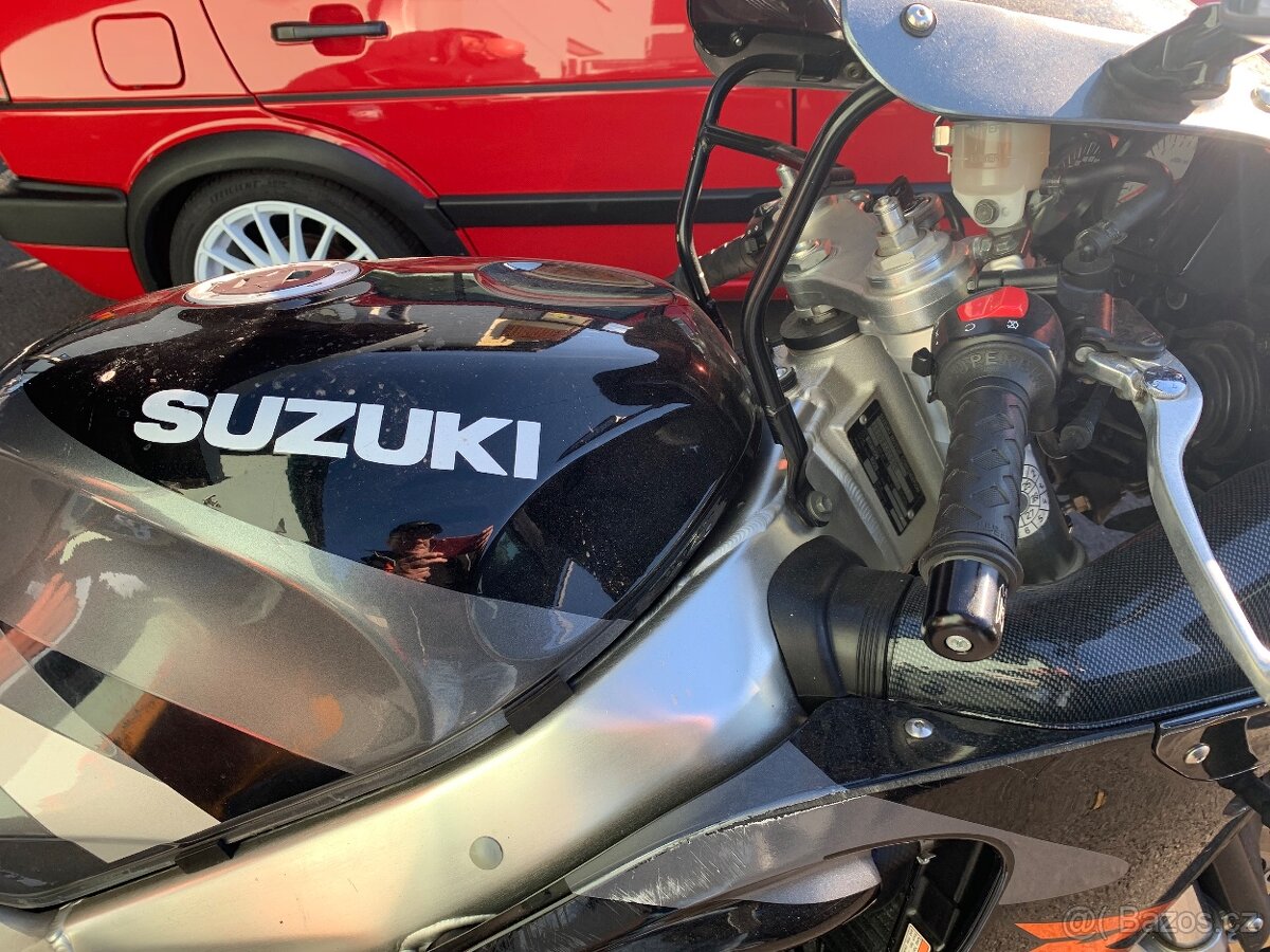 Suzuki GSX R750 stříkačka - 10