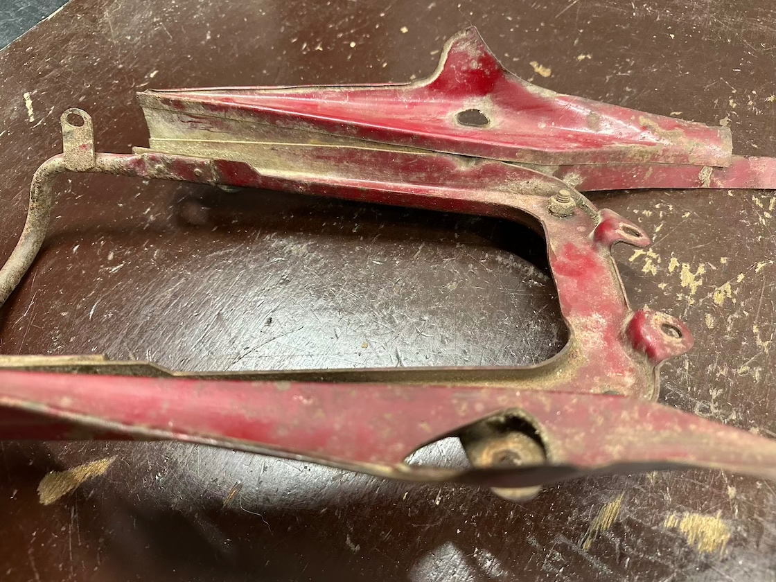 Predám pôvodný podsedlový rámeček JAWA 250/590 350/361 SPORT - 10