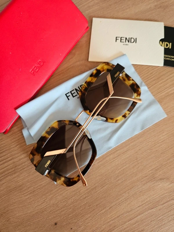 Sluneční brýle Fendi - 10