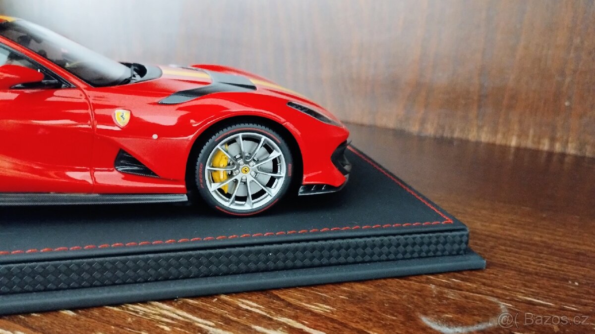 Ferrari 812 Competizione BBR 1/18 - 10