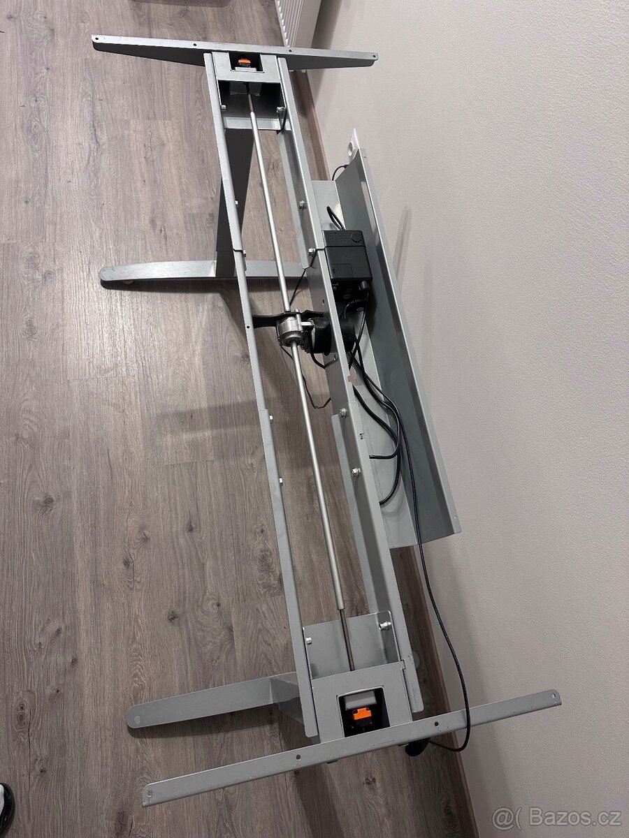 ELEKTRICKY VÝŠKOVĚ NASTAVITELNÝ STŮL - 10
