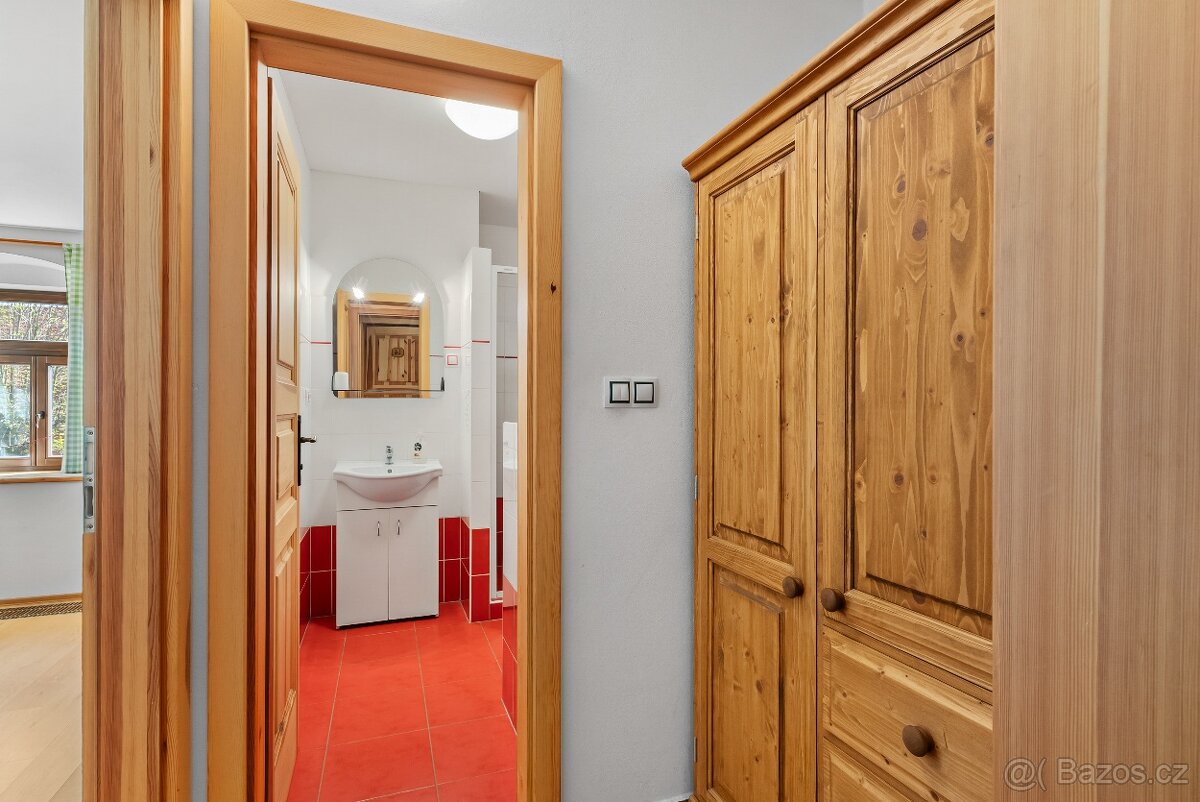 Prodej zavedeného penzionu s restaurací a velkým bytem - 10