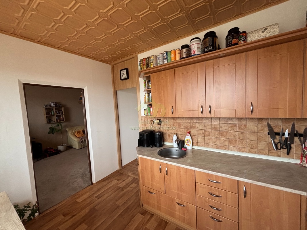 Rokycany-prodej velkého bytu 3+1 se zasklenou lodžií - 10