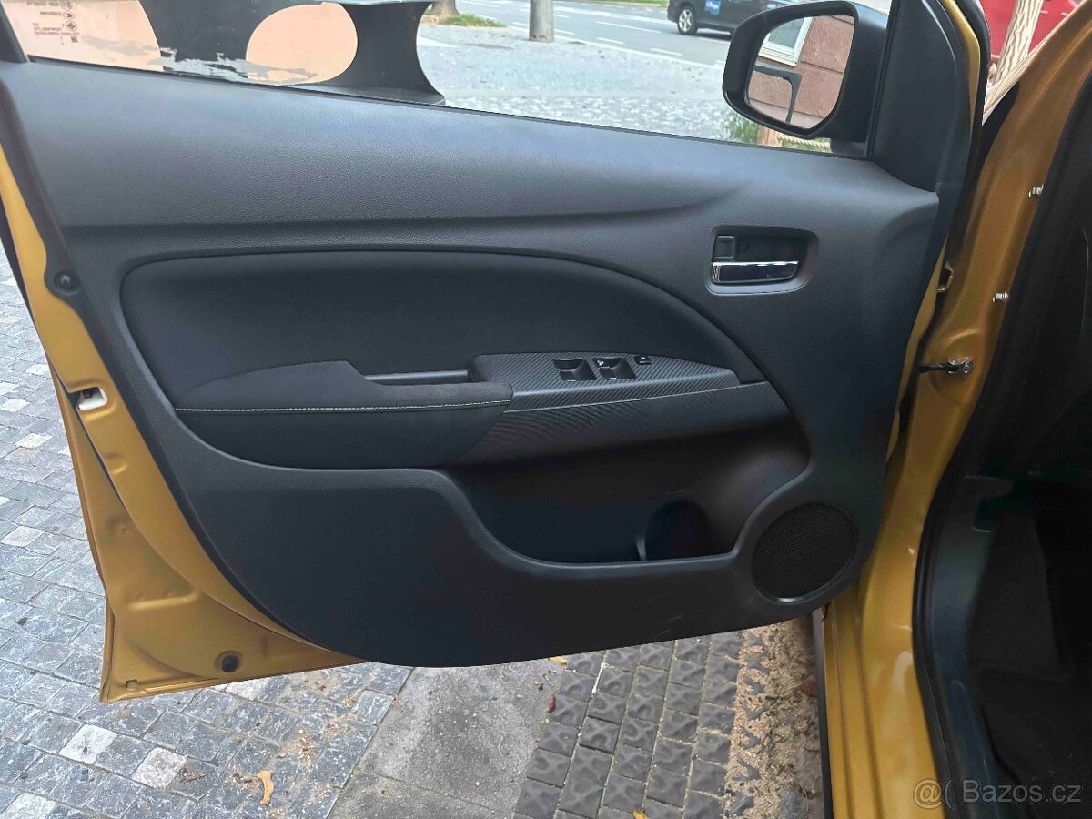 Mitsubishi Space Star - 10