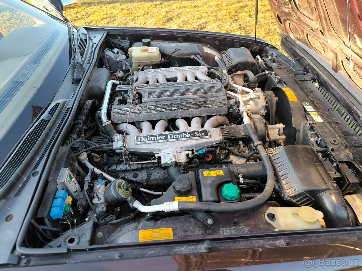 Daimler Double Six Jaguar 6.0V12 XJ81 - 10