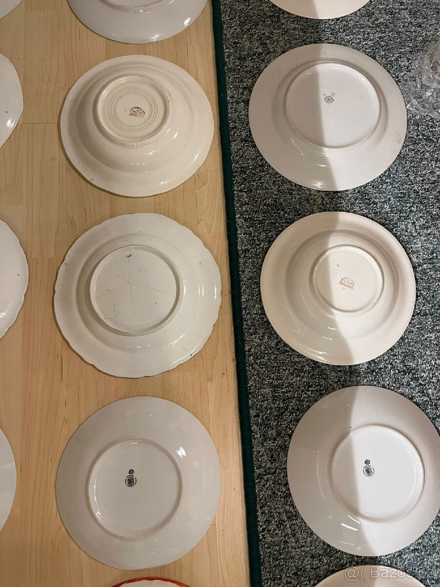 Různé staré talíře na výstavu nebo doplnění setu - 10