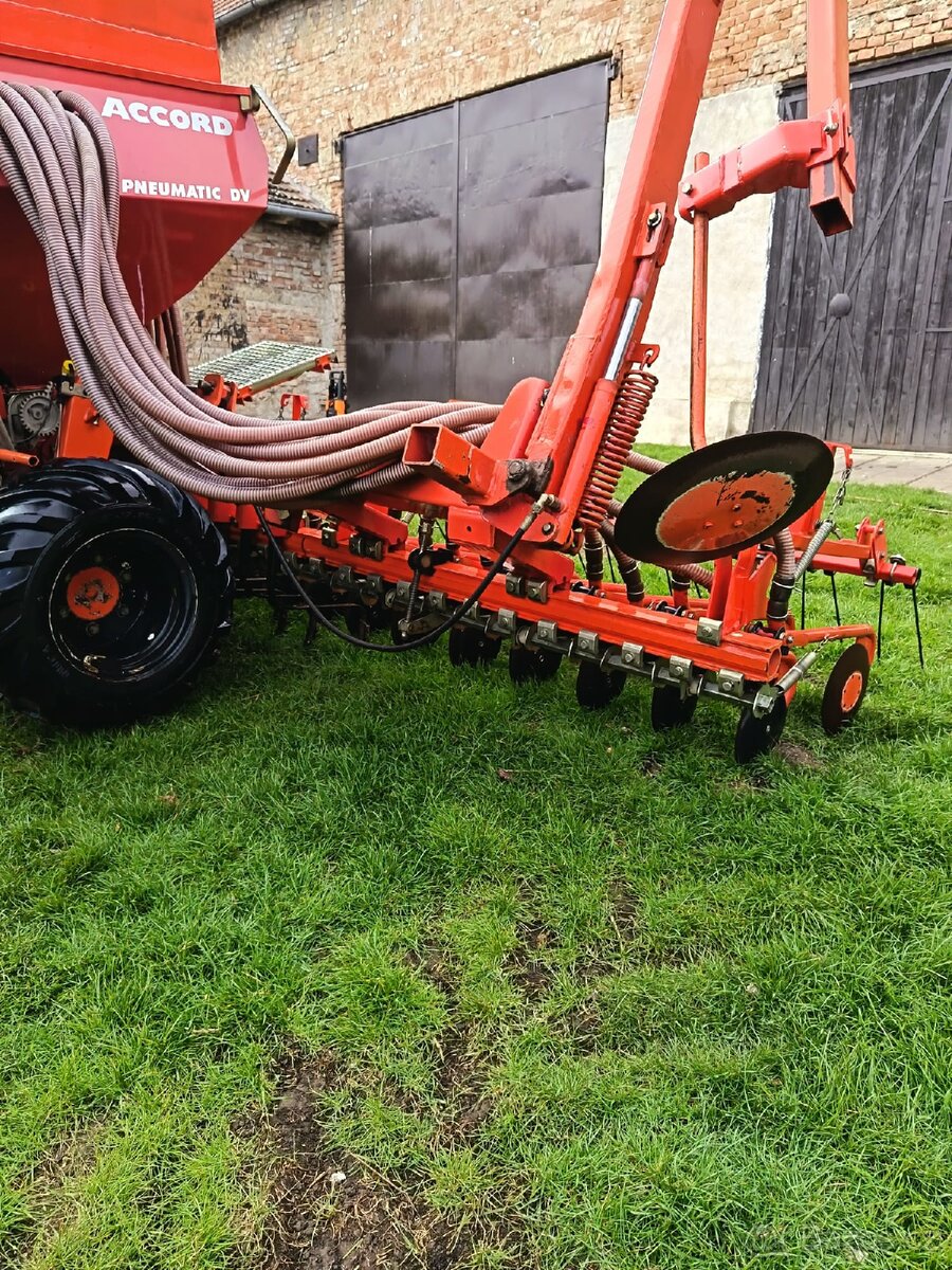 Secí stroj-Accord Pneumatic DV6 - 10